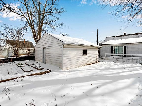 3rd image of 262 Dunlop Ave