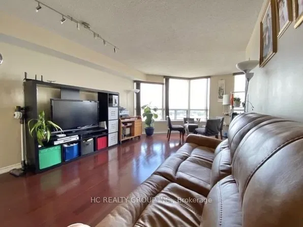 9015 Leslie St #710, Richmond Hill, ON L4B 4J8