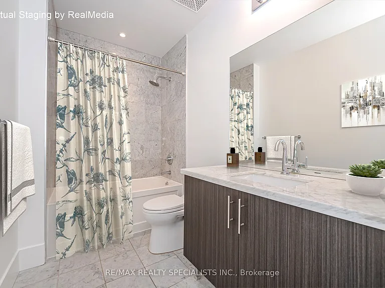 29 Queens Quay E #1118 — Photo 15