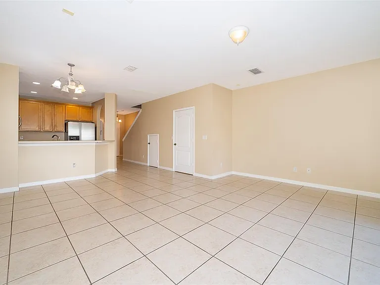9400 Flowering Cottonwood Rd — Photo 3