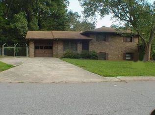 2490 Burton Cir, Morrow, GA 30260