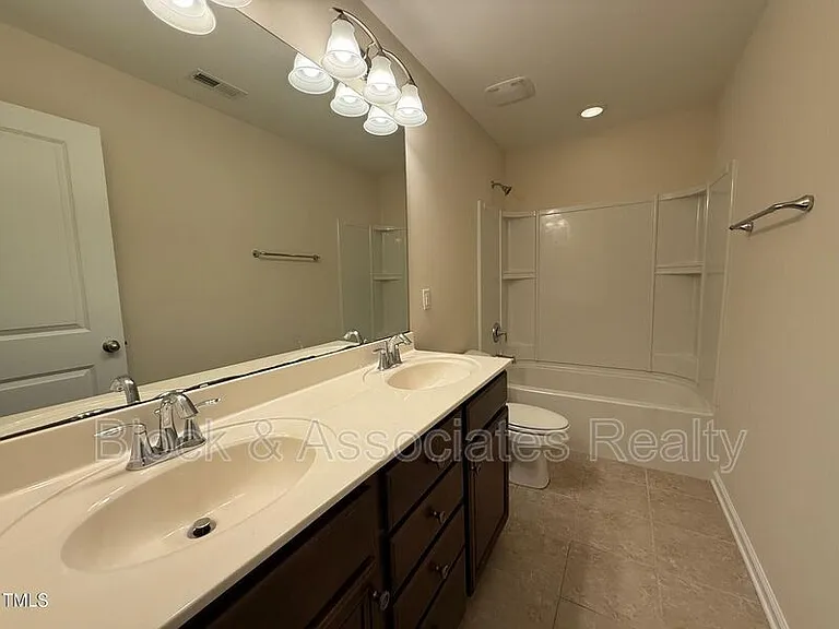 238 Begen St — Photo 26