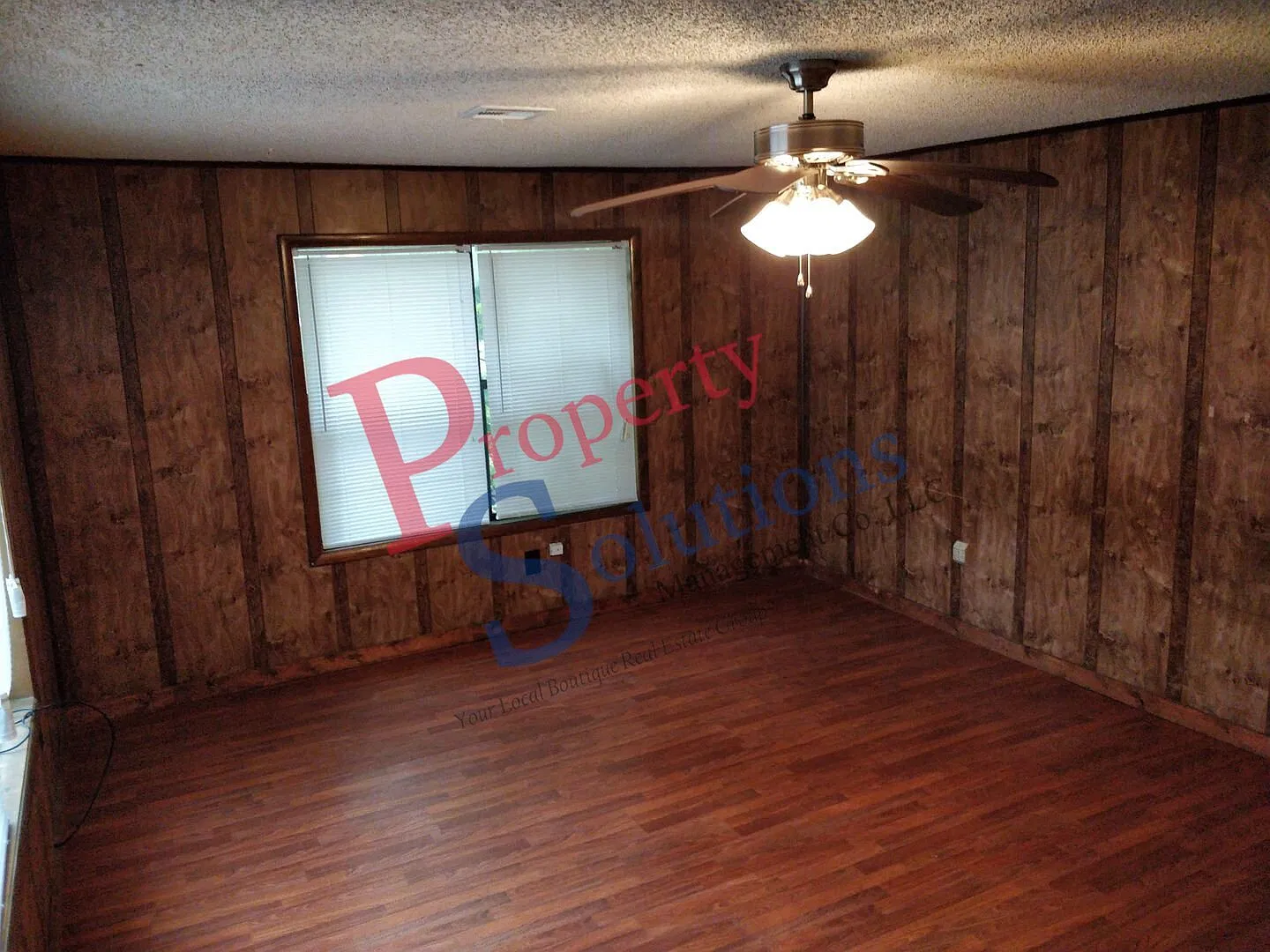 Comfortable living in this 3-bedroom, 1-bath home — Photo 4