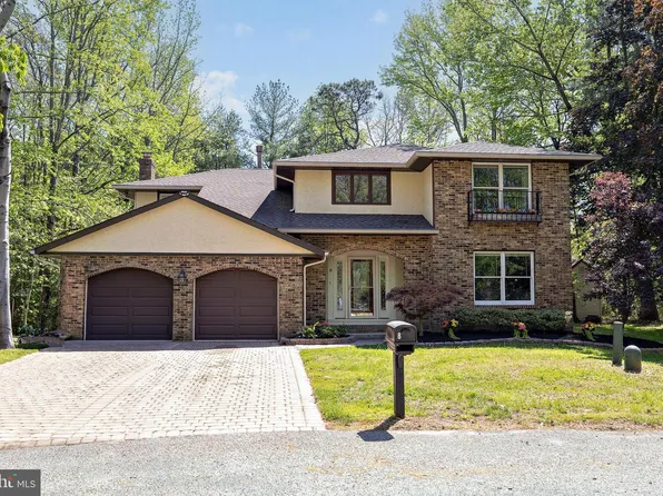 8 Canterbury Ct, Evesham, NJ 08053