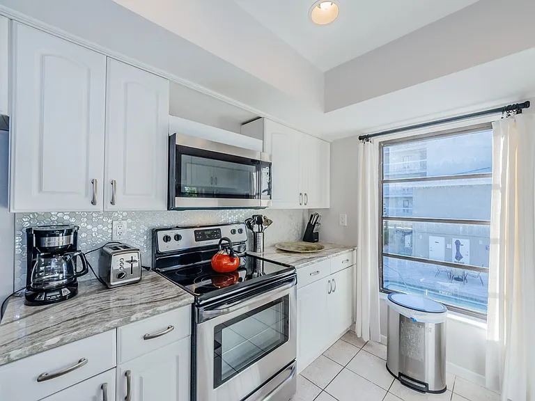 15 Glendale St #1B — Photo 17