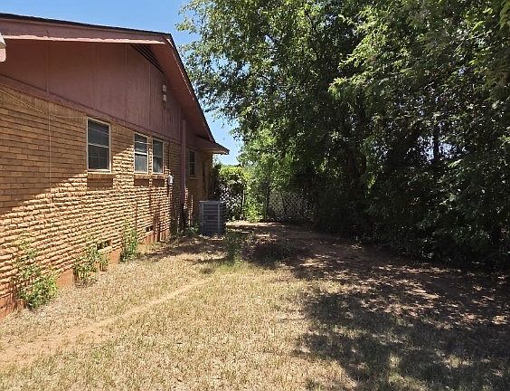 2nd image of 1624 Andrews Dr