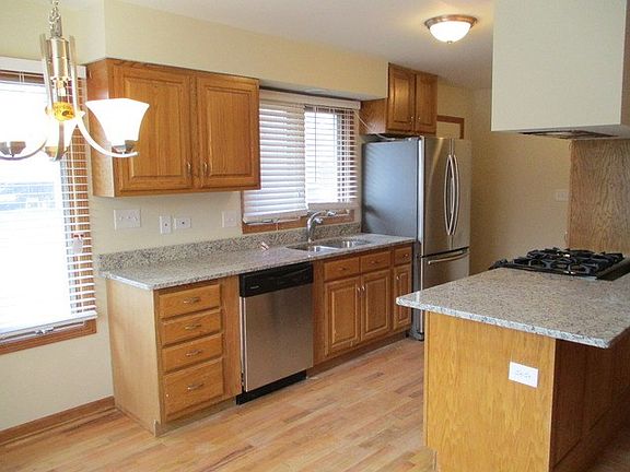 5th image of 1602 Poplar Ln