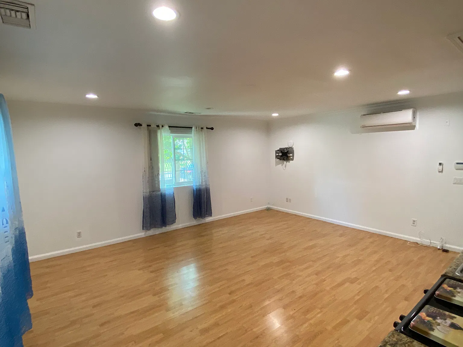 7022 Mammoth Ave — Photo 3