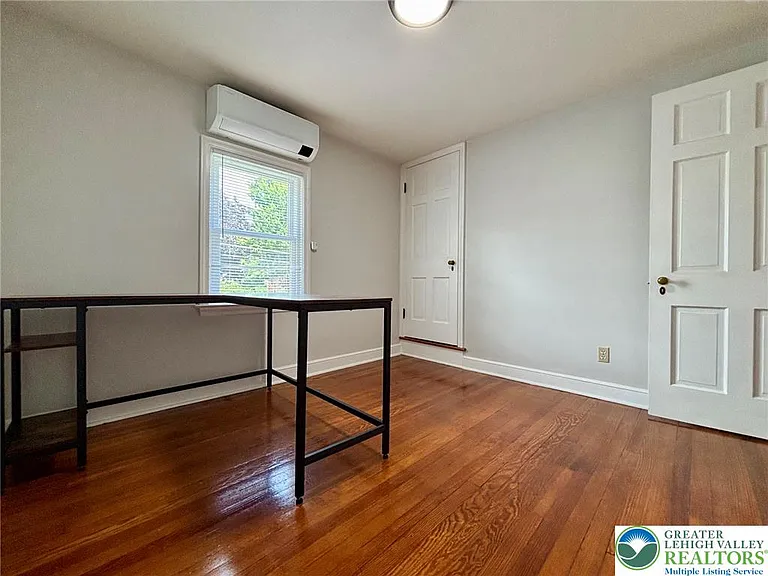 1342 N New St — Photo 14