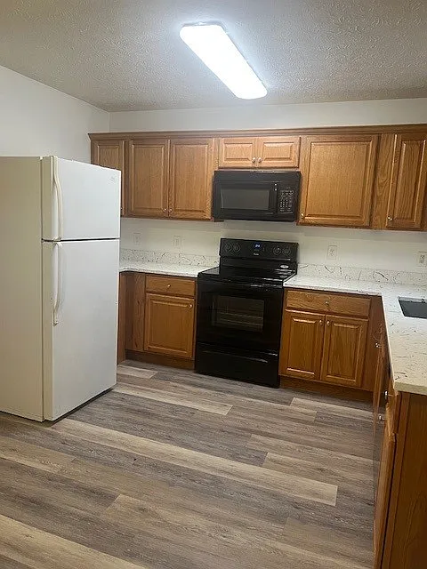 Building Photo - 31 Runners Ln