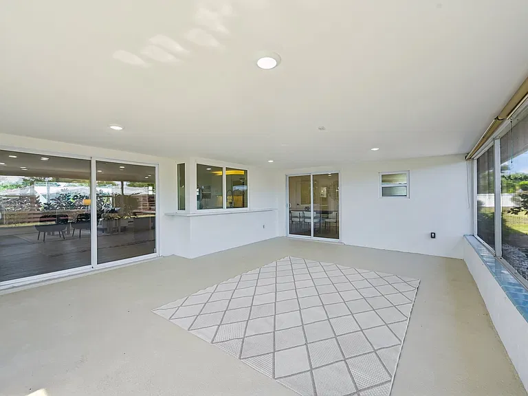 6735 Keystone Dr — Photo 40