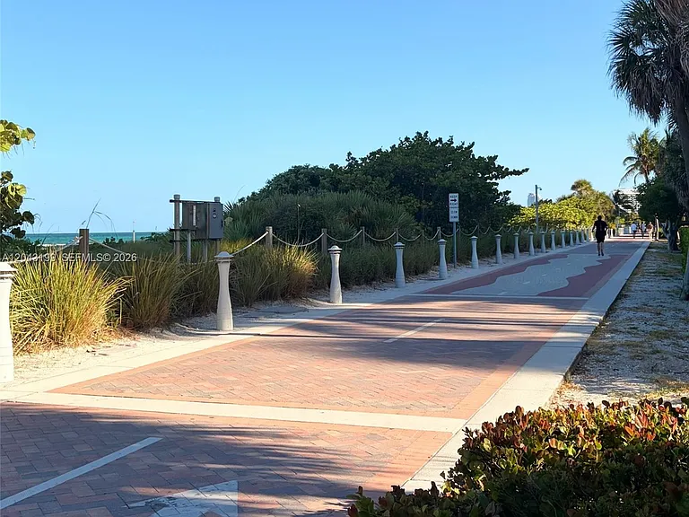 2625 Collins Ave #215 — Photo 3