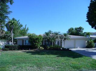 43 N Pine Cir, Belleair, FL 33756