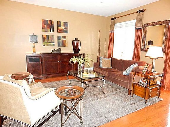 5th image of 1449 Montclair Ct SE