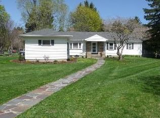 150 Chadbourne Rd, Rochester, NY 14618