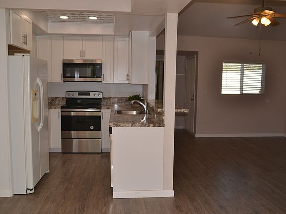 3rd image of 2812 E Valley Pkwy Unit L