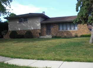 629 Cottonwood Dr, Dyer, IN 46311