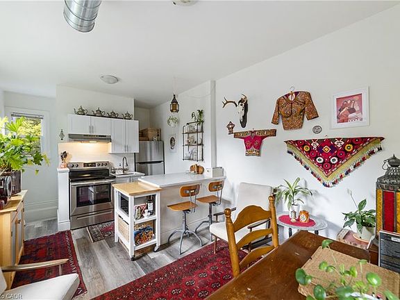 4th image of 190 Caroline St S #188