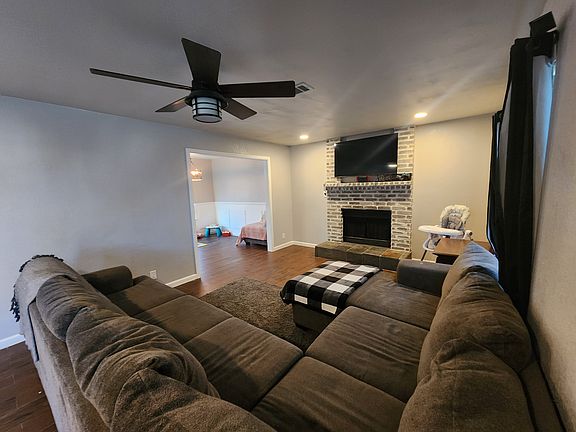 2nd image of 5010 Castle Hill Dr