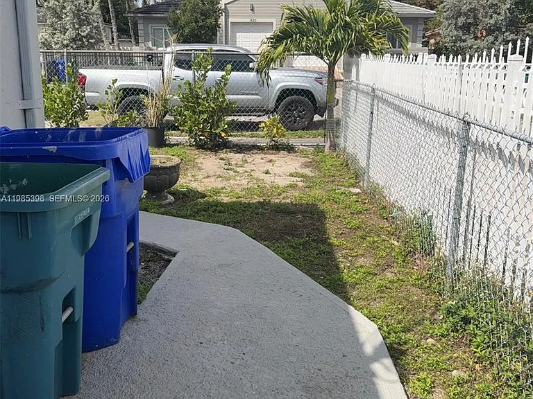 1637 NW 31st Ave — Photo 11