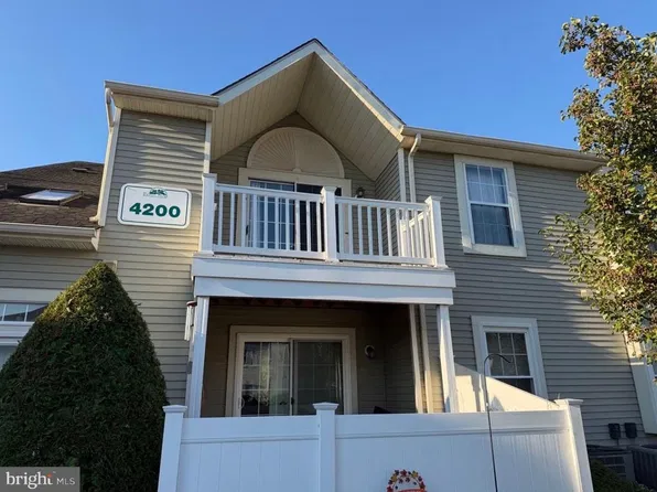 4202-B Fenwick Ln, Mount Laurel, NJ 08054
