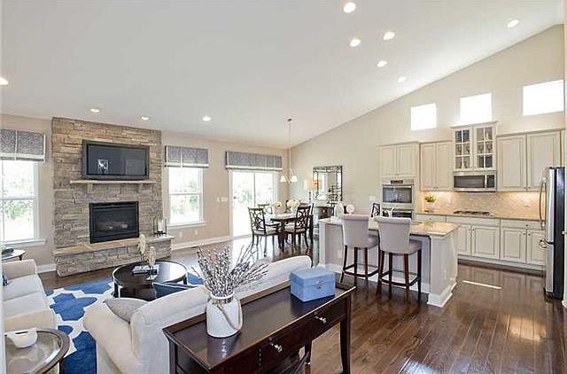 2nd image of 44 Sonnet Dr