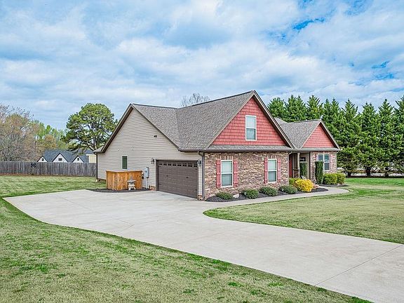 3rd image of 104 Millstone Dr