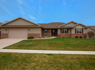 4430 Deerfield Ln, Manitowoc, WI 54220