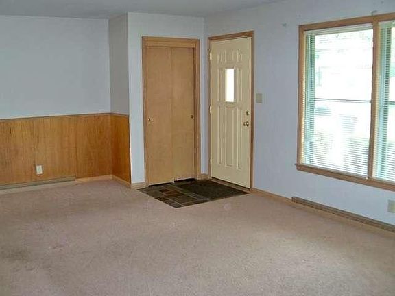 2nd image of 10407 W Concordia Ave