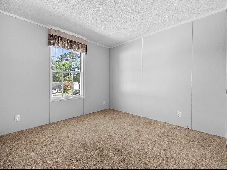 8376 Huntington Ct — Photo 15
