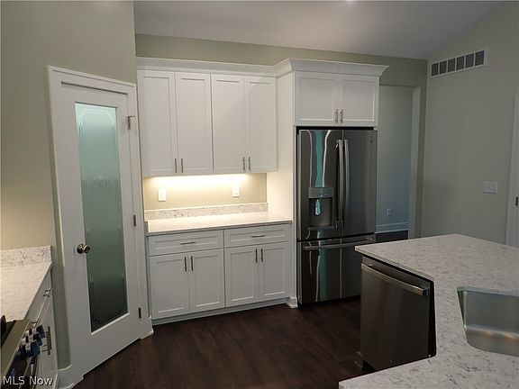 5th image of 7077 S Village Way Dr