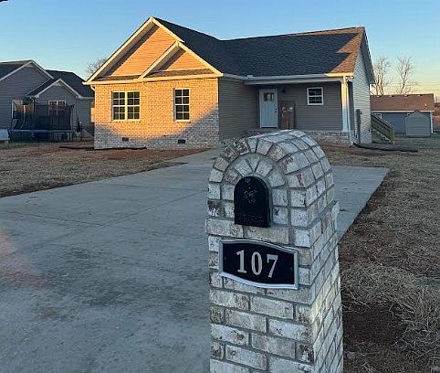 2nd image of 107 Thacker Dr