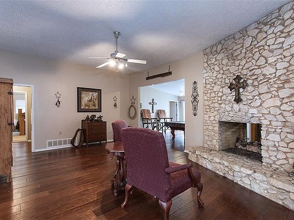 5th image of 1130 Chimneyrock Trl