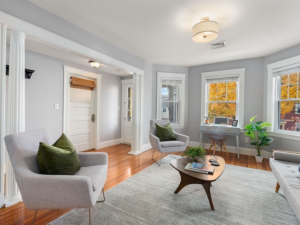 1st image of 131 Warren St #2