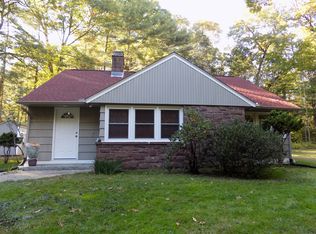 6 Wellington Hgts Rd, Avon, CT 06001