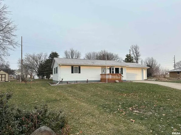 102 Irwin Cir, Calamus, IA 52729