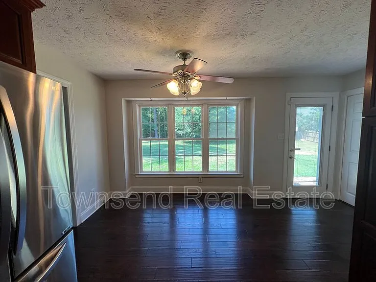 303 Wagoner Dr — Photo 8