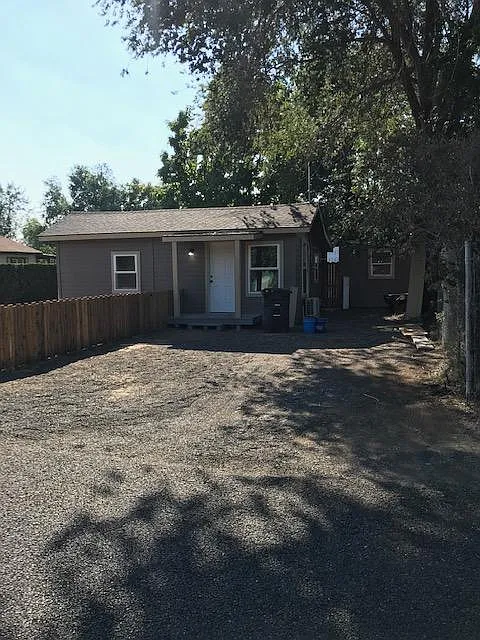 1 bed, 400 sqft, $900 — Photo 3