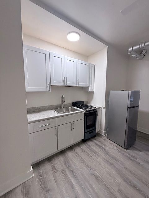 1st image of 2400 W Wilson Ave #6cf0300c7