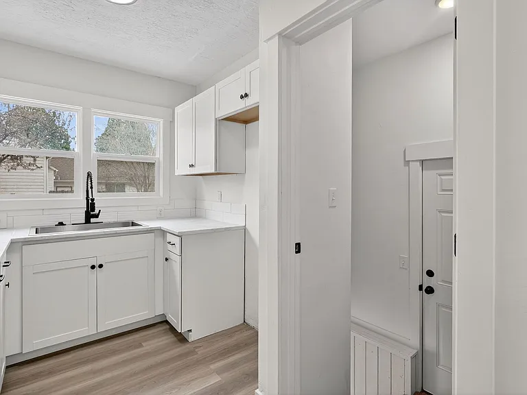 367 McCormack St — Photo 8