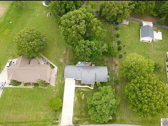 2nd image of 513 Pine St