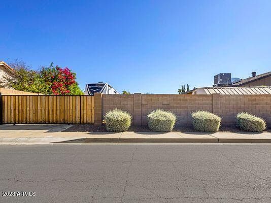 5th image of 4902 E MARCONI Avenue