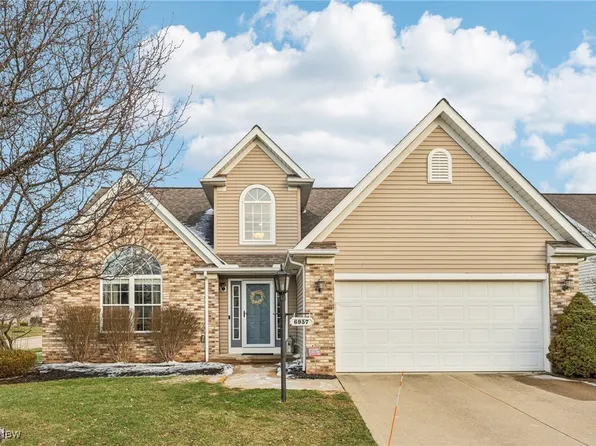 6957 E Winding Oak Dr, Middleburg Heights, OH 44130