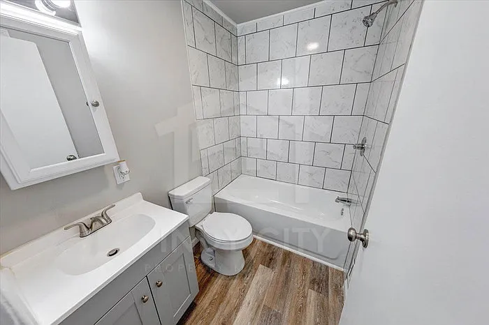 3535 N Oxford St — Photo 13