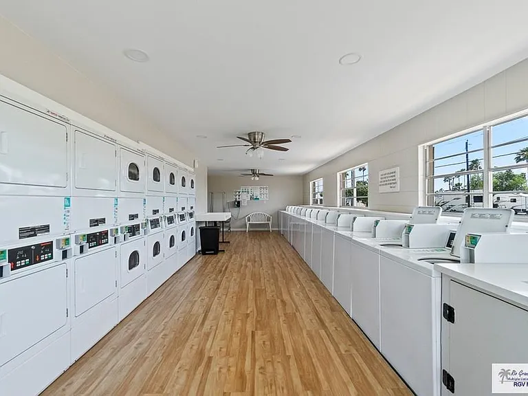 2072 Cordoba E — Photo 11