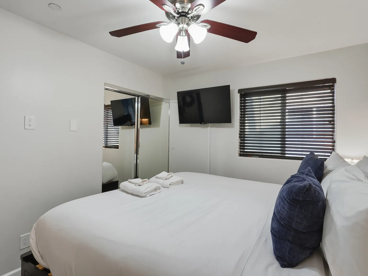 9 bed, 4500 sqft, $15,000 — Photo 2