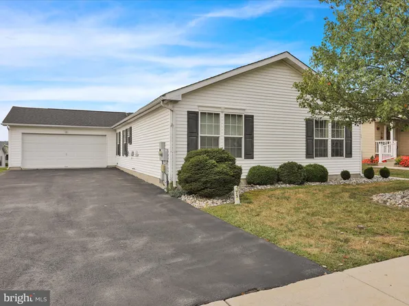 25 Random Rd, Douglassville, PA 19518