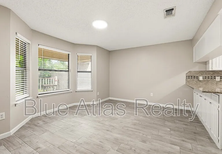 6526 Aires Dr — Photo 9
