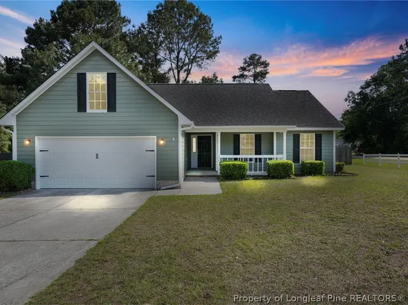 102 Winterfield Dr, Raeford, NC 28376