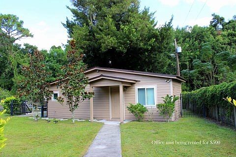 1st image of 923 Lake Dr